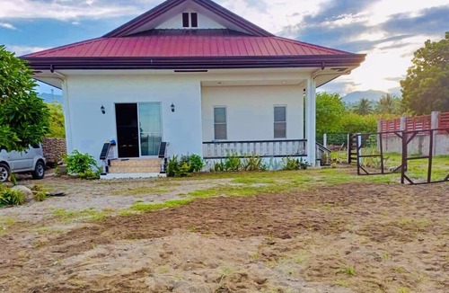 Totolan House | Beachfront Retreat House
