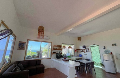 Poro House | Beachfront Stay for Up to 8 | Affordable Seaside Escape
