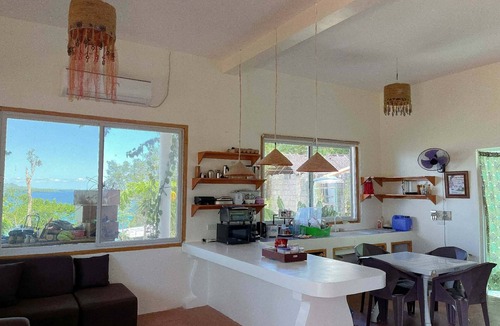 Poro House | Beachfront Stay for Up to 8 | Affordable Seaside Escape