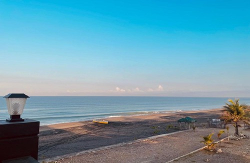 Santa Lucia House | Beachfront Studio with Cozy and Spacious Balcony