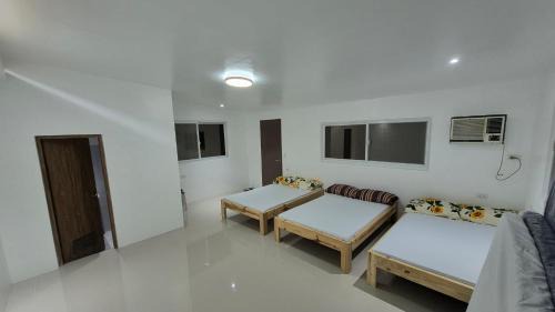 Caba House | Beachfront White House for 10pax