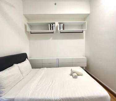 George Town Apartment | Beacon Executive Suites - By IZ