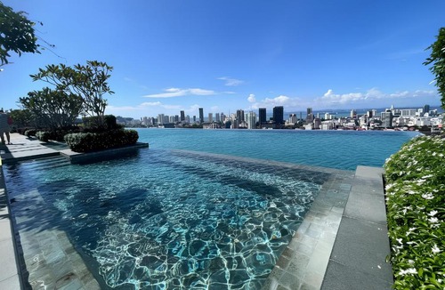 George Town Apartment | Beacon Executive Suite by stayCATion Homestay