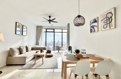 George Town Apartment | Beacon Executive Suites #Warmth #SkyPool #Georgetown #5pax #2BR 2bath #2Queen 1Single #Quality well maintained #Private host