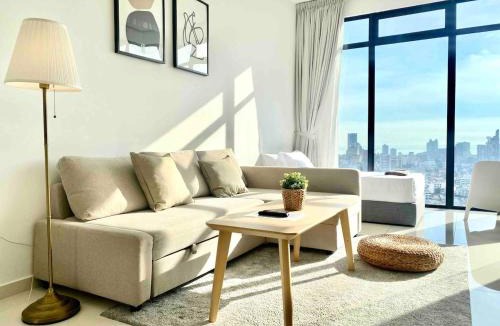 George Town Apartment | Beacon Executive Suites #Warmth #SkyPool #Georgetown #5pax #2BR 2bath #2Queen 1Single #Quality well maintained #Private host