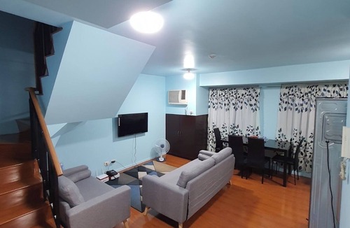 Wack-Wack Greenhills Condo | Beautiful 2-bedroom condo in nice Mandaluyong with WiFi, AC, fitness room