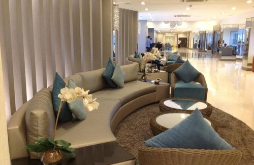Barangay 76 Condo | Best Condo w/balcony near MOA seaside, huge pools, internet, A/C and security.