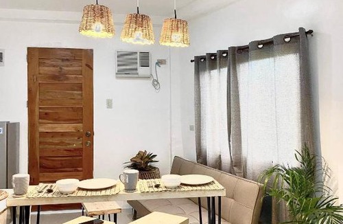 Suba Basbas Apartment | Best studio flat w/ NETFLIX near airport and beach!