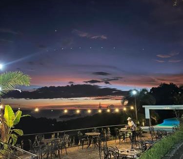 Almeria House | Bethany Hill Resort And Restaurant