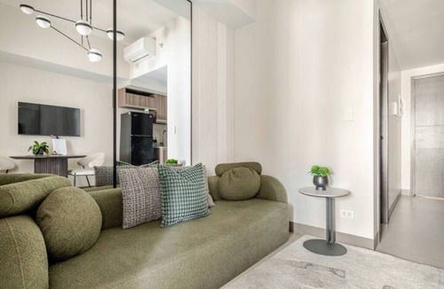 Taguig Condo | BGC New Minimalist 1BR with balcony | Pets Allowed