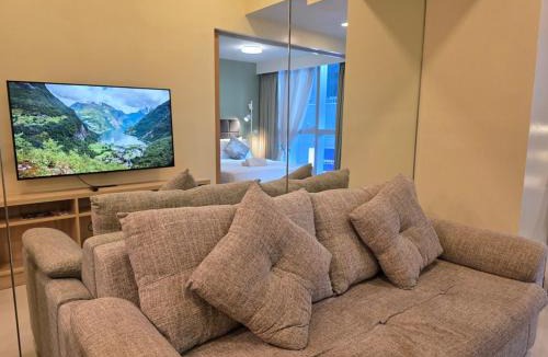 Bonifacio Global City Apartment | BGC Uptown Parksuites Cosy Hotel Vibe 1BR near Grand Hyatt Uptown Malls and St Lukes