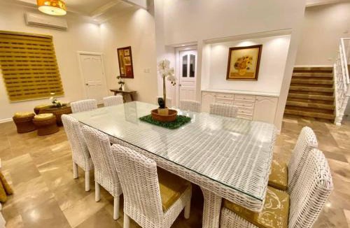 Davao Villa | Big & Elegant w/Nice Location nr SM &Ateneo Matina