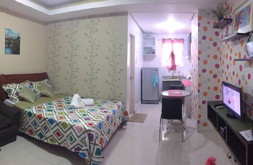 Ermita Night District Condo | Birch Tower Harbour Escape Deluxe