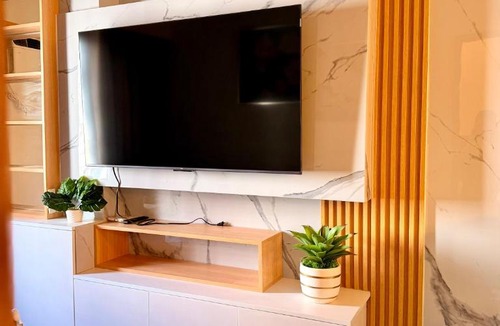 Paranaque Apartment | Blessed Dwelling - Modern Condo with Wi-Fi, TV & Kitchen, 30 min to NAIA Airport