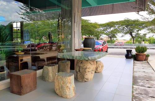 Kepala Batas Hotel | Blue Eyes Hotel