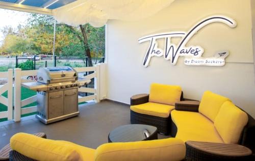 Si Rusa Villa | BLUEHOUSE Port Dickson The Waves Beach Villa