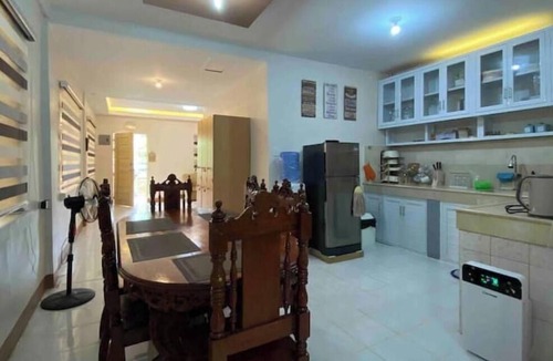 Cabanatuan House | BnB in CabsY 1BR Aircon Karaoke Fibr