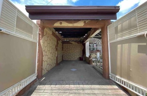 Cabanatuan House | BnB in CabsY 1BR Aircon Karaoke Fibr