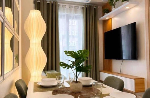 Pasig Hotel | Bnew Cozy 2BR Condotel with Netflix & Balcony