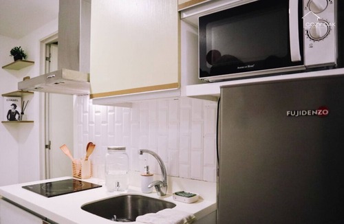 San Fernando Condo | Boho-Themed Studio with Pool View Balcony, Netflix, Karaoke & Boardgames