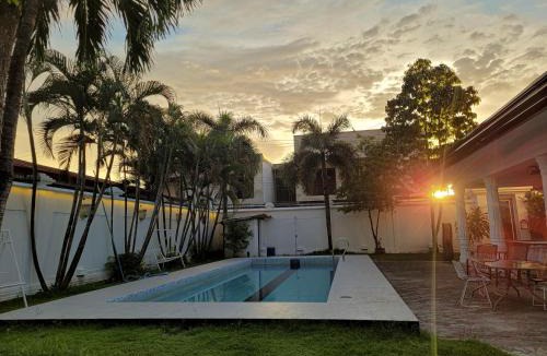 Angeles City Villa | Book 1 take 2 villas - Jay's villa 1 Timog