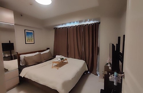 Paranaque Apartment | BP952 With Balcony and River View
