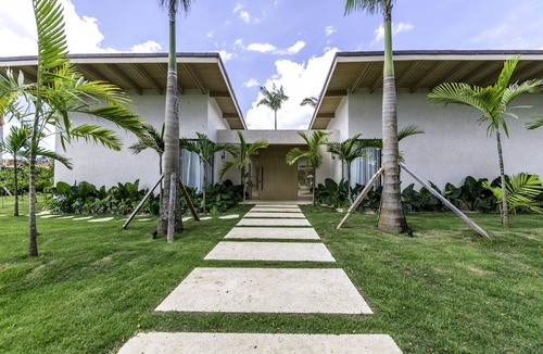 Los Lagos Villa | Brand New 6 Bedroom Villa w/Chef included! Steps from the Beach!