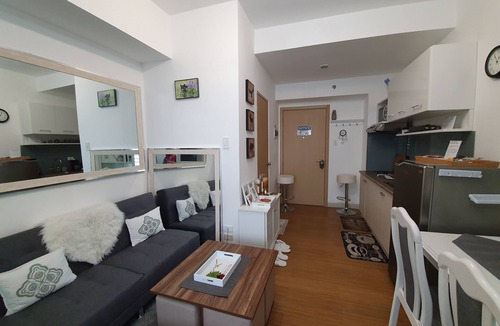 Ususan Condo | Brand new immaculate and fully furnished1 BR + balcony