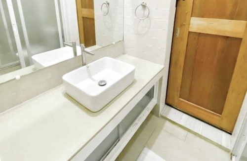 Poblacion Villa | Breathtaking sea and hill view. 5 mins drive to beach. Pet Friendly.