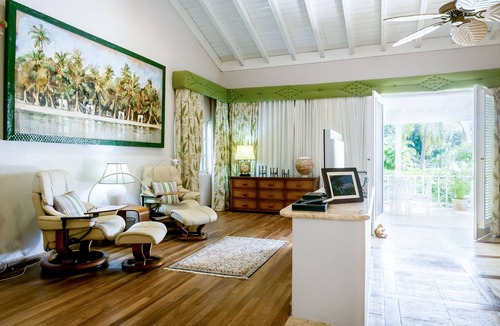 Los Mangos Villa | Breathtaking Villa Overlooking Golf Course Within Walking Distance to Beach
