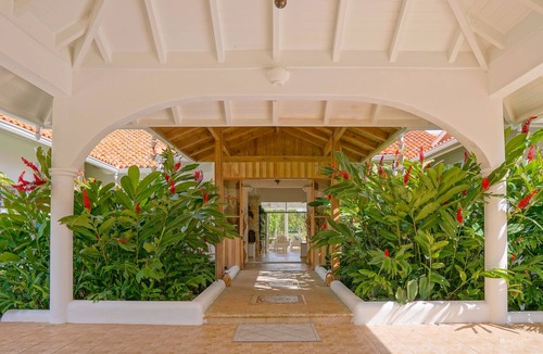 Los Mangos Villa | Breathtaking Villa Overlooking Golf Course Within Walking Distance to Beach
