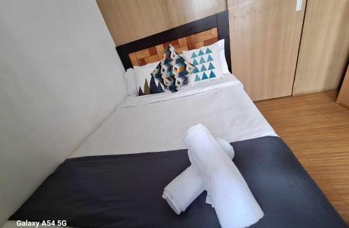 Ususan Apartment | Bright and Cozy 1 Bedroom with Balcony Pool View and WiFi in Grace Residences