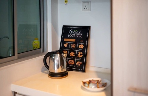 Central District Apartment | Bright & Modern 3BR Suite, FREE Parking