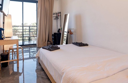 Ensanche Miramar Apartment | Bright Room with Private Bathroom & Balcony Ocean View