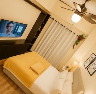 Baguio Apartment | BristleRidge Near JohnHay Fast Wi-Fi Balcony