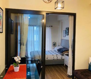 Baguio Apartment | BristleRidge Near JohnHay Fast Wi-Fi Balcony