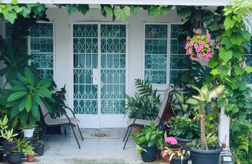 George Town Cottage | British Granny's Cottage in Georgetown n