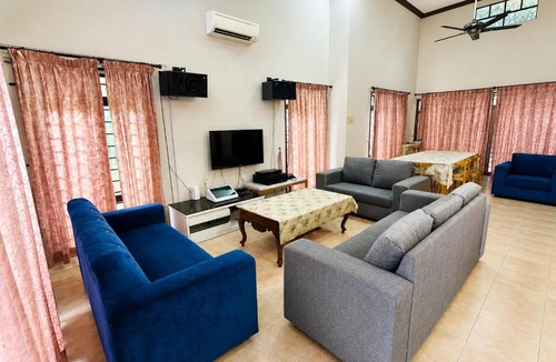 Alor Gajah House | Bucketland Villa 4 Alor Gajah Melaka - Halal Only Private Pool & Karaoke