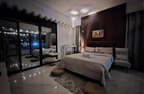 Catbalogan City Bed & Breakfast | Buddy's Skybar & Suite