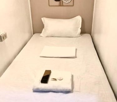 Pembo Hotel | Budget Transient Capsule Room Mirasol Near BGC