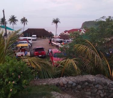 Pagudpud House | BUENAVISTA'S beach TRAVELLERS INN