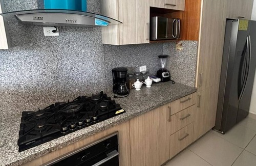 Renacimiento Apartment | Bueno, Bonito y Barato! Las 3 Bs estan aqui! A 2 cuadras del Downtown Center!