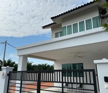 Bukit Gambir Villa | Bukit Gambir XiangJu Homestay 香橘民宿