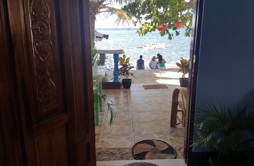 San Francisco Island House | Bungalow on the beach for families and large groups up to 20 persons