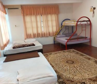 Batu Ferringhi House | BUNGALOW POOL, NETFLIX, BBQ And BATU FERRINGHI