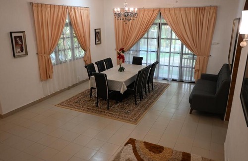 Batu Ferringhi House | BUNGALOW POOL, NETFLIX, BBQ And BATU FERRINGHI