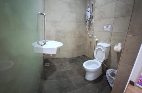 Taman Liong Seng Apartment | Bunny Homestay 408 @ Roxy Apartment Kuching