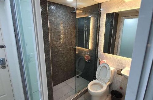 Paranaque Apartment | Burgundy McKinley Place Service Apartment