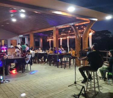 Agpudlos Hotel | Buxton Gan Resort Hotel