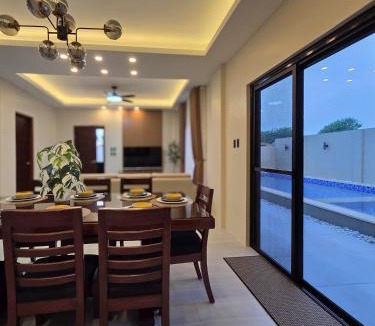 Angeles City Villa | C Urban Villas 1 - Exclusive Villa with Pool in Clark